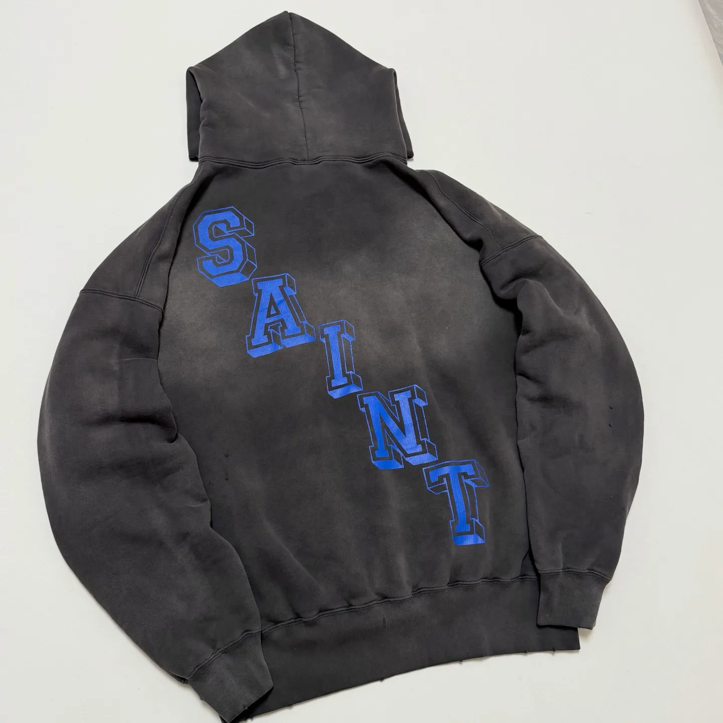 SAINT Mxxxxxx HOODIE/ANGEL/BLK 25 years new angel rebirth washed hoodie, washed black S-XL 25 years new version, revised many times, the version is more pure! Heavy washing water spray fading process, stronger distressing effect, handmade wormhole destruction treatment, genuine level distressed crack printing